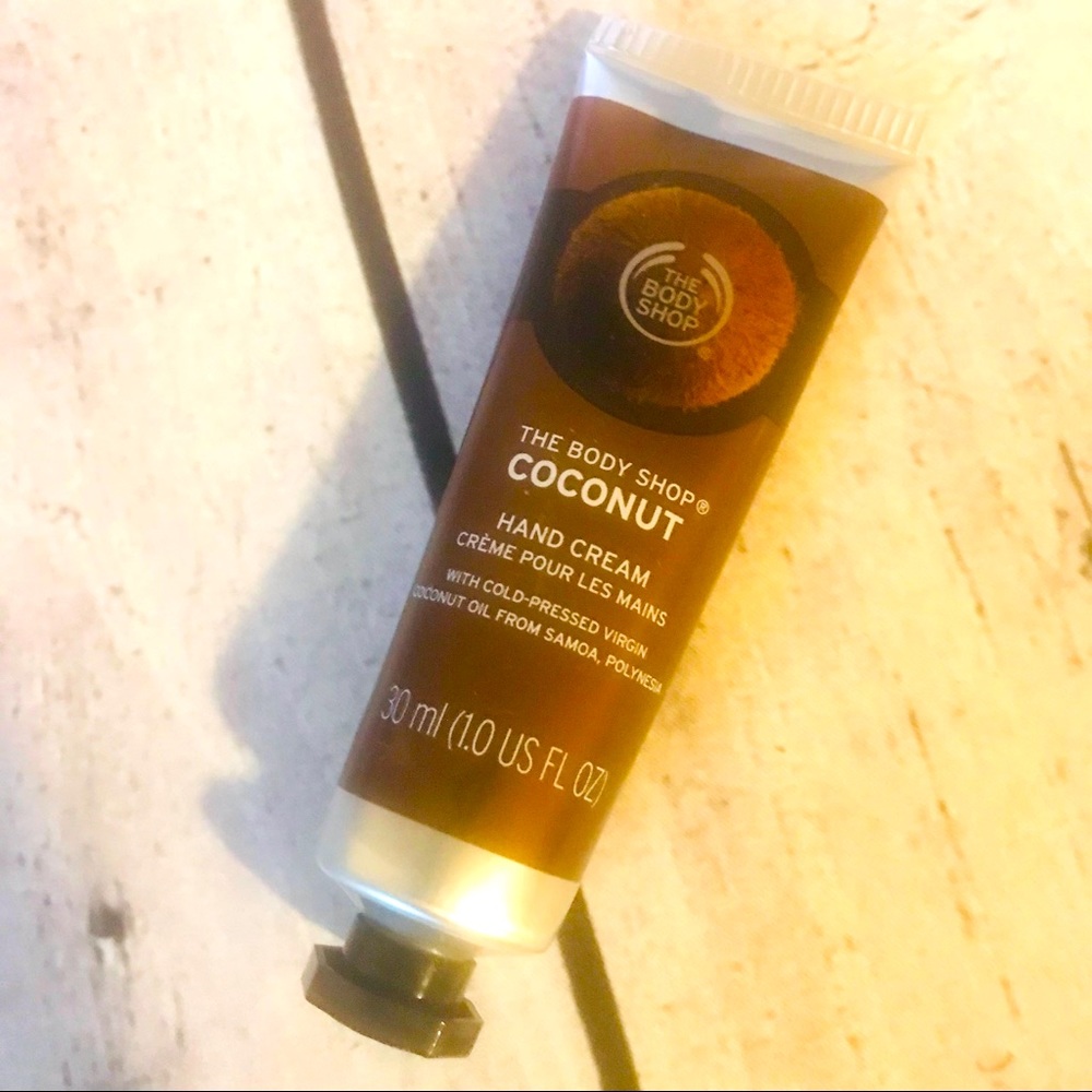 2/13$ 💝The Body Shop Coconut Hand Cream